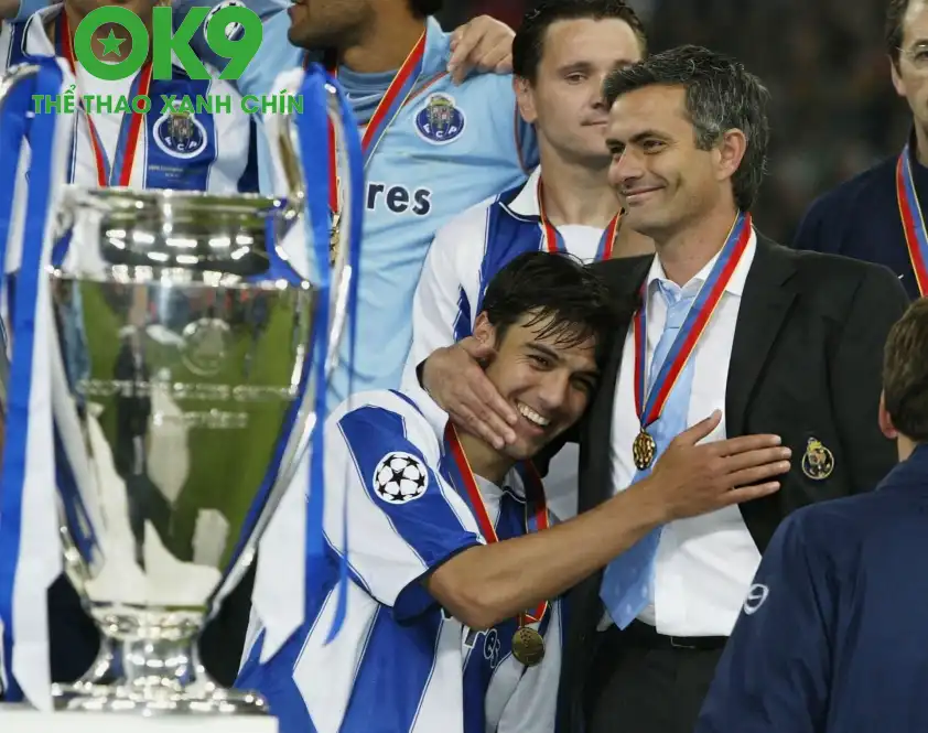 Mourinho từng giúp Porto lên ngôi vô địch Champions League ở mùa giải 2003/04 Mourinho từng giúp Porto lên ngôi vô địch Champions League ở mùa giải 2003/04