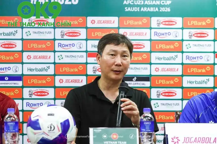 HLV Kim Sang Sik nên lên tầm quan trọng của việc thi đấu xoay tua của các cầu thủ (Ảnh: VFF) HLV Kim Sang Sik nên lên tầm quan trọng của việc thi đấu xoay tua của các cầu thủ (Ảnh: VFF)